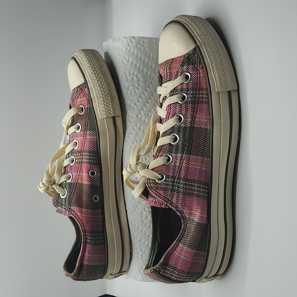 Converse size 8.5 women's shoes - Picture 3 of 7